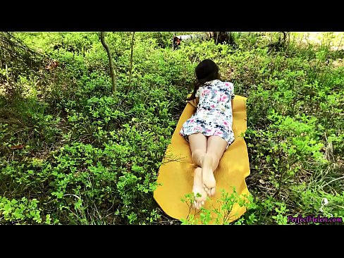 ❤️ Nepažįstamasis iš Tinderio masturbuoja mano putytę ir aistringai dulkinasi miške Seks video prie mūsų