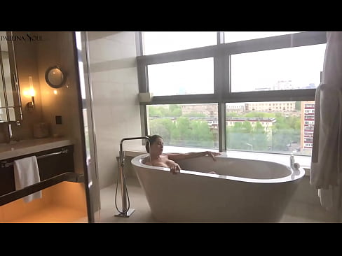 ❤️ Milžiniškas kūdikis aistringai masturbuoja savo putę vonios kambaryje Seks video prie mūsų