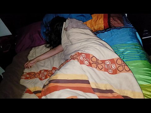 ❤️ Patėvis bara savo jauną pamotę, kol ji miega. Seks video prie mūsų