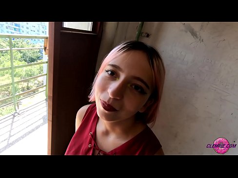 ❤️ Studentė jausmingai čiulpia nepažįstamąjį užmiestyje - sperma ant jo veido Seks video prie mūsų